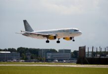 El Parlamento Europeo pierde la paciencia con Ryanair y el resto de las aerolíneas low-cost: los pasajeros podrán llevar una maleta de cabina gratis de hasta 7 kg El Parlamento Europeo pierde la paciencia con Ryanair y el resto de las aerolíneas low-cost los pasajeros podrán llevar una maleta de cabina gratis de hasta 7 kg